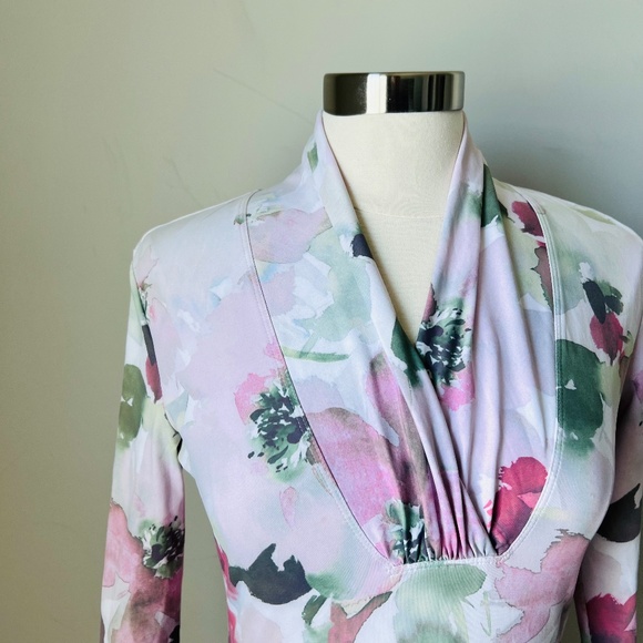 St.John Floral Satin Drape Neckline Blouse Shirt Size Small - Picture 13 of 14